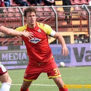 Un'azione di gioco di Pontedera-Bra Un'azione di gioco di Pontedera-Bra