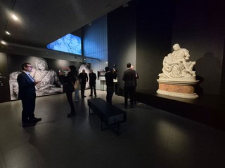 La Pietà di Michelangelo in mostra a Palazzo Banca d'Alba, dal 22 novembre 2025 al 1° marzo 2026. La Pietà di Michelangelo in mostra a Palazzo Banca d'Alba, dal 22 novembre 2025 al 1° marzo 2026.