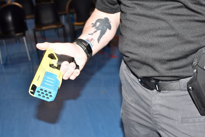 "Il taser è un'arma estremamente pericolosa: no agli abusi" "Il taser è un'arma estremamente pericolosa: no agli abusi"