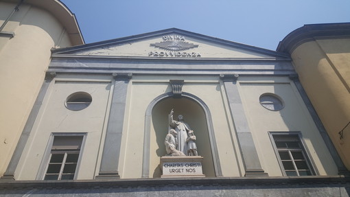 In foto la Piccola casa della Divina Provvidenza, in via Cottolengo a Torino