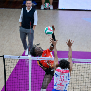 L'opposta Bintu Diop in azione nel match contro Milano (foto di Danilo Ninotto) L'opposta Bintu Diop in azione nel match contro Milano (foto di Danilo Ninotto)