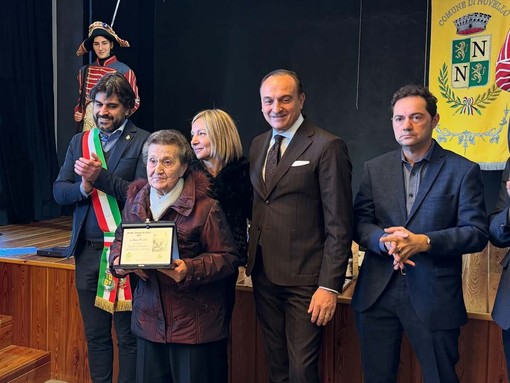Novello premia i contadini e le maestre che l'hanno resa comunità. Ricordata anche la zia del governatore Alberto Cirio