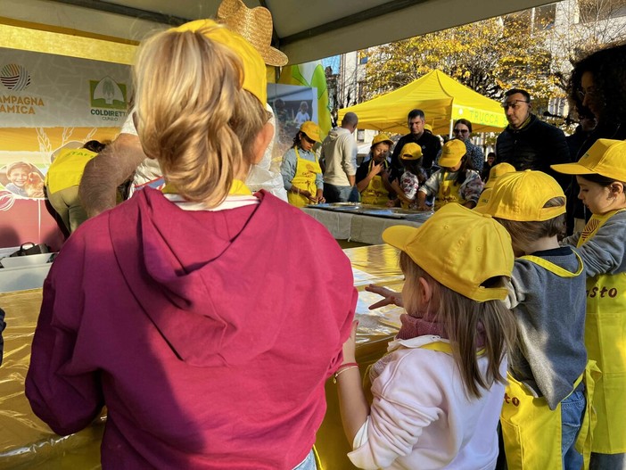Piazza Coldiretti celebra le eccellenze della Granda: tre giorni di degustazioni in piazza Galimberti a Cuneo Piazza Coldiretti celebra le eccellenze della Granda: tre giorni di degustazioni in piazza Galimberti a Cuneo