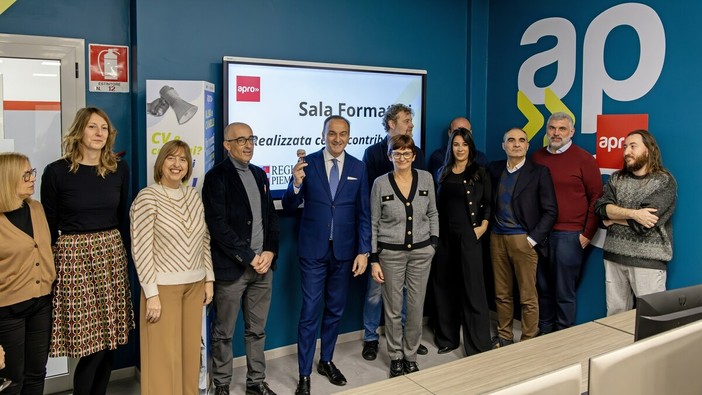 Il presidente Cirio visita Apro Formazione: la nuova sala docenti all'avanguardia e workstation di ultima generazione