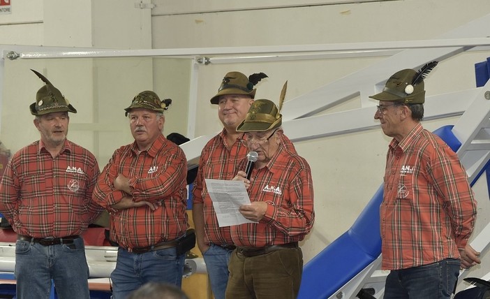 “Polenta con il Cappello”: Cherasco abbraccia gli Alpini in una serata di solidarietà “Polenta con il Cappello”: Cherasco abbraccia gli Alpini in una serata di solidarietà