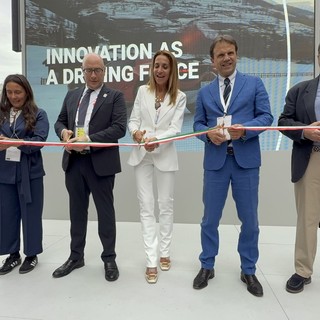 Il taglio del nastro ad Osaka