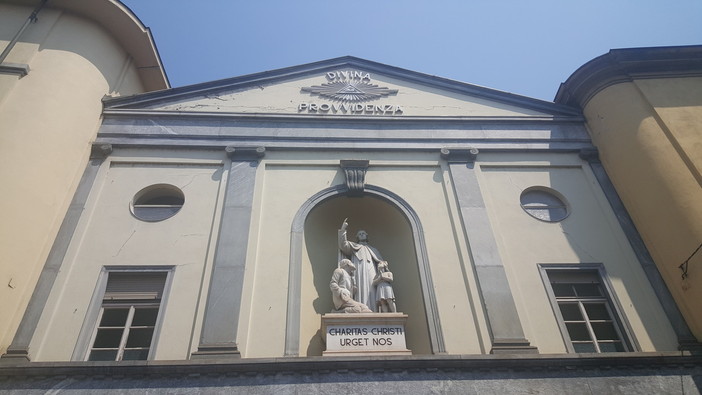 In foto la Piccola casa della Divina Provvidenza, in via Cottolengo a Torino
