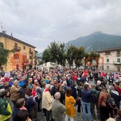 A Valdieri più di "trecento indignati" per la cittadinanza onoraria al principe Emanuele Filiberto [VIDEO]