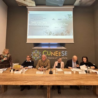 Il tavolo dei relatori della presentazione "Cuneo di racconta" dell'ATL di Cuneo