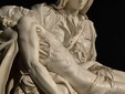 La Pietà di Michelangelo in mostra a Palazzo Banca d'Alba, dal 22 novembre 2025 al 1° marzo 2026.