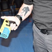 "Il taser è un'arma estremamente pericolosa: no agli abusi"