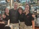 Paolo Bonolis con lo staff del Bar Perugina Paolo Bonolis con lo staff del Bar Perugina