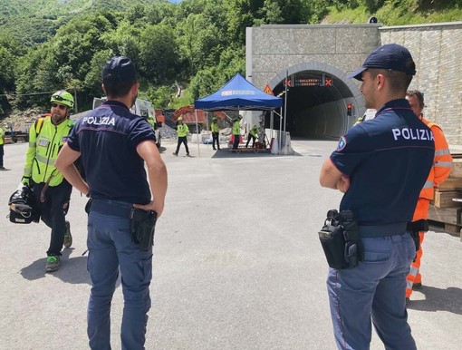 Esercitazione nel Tunnel di Tenda, testato il piano di soccorso Italia-Francia Esercitazione nel Tunnel di Tenda, testato il piano di soccorso Italia-Francia