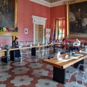 Un momento del Consiglio comunale di giovedì 30 luglio, quando al momento delle interpellanze e interrogazioni tutti consiglieri sono usciti. Sono rimasti solo il sindaco Oderda, la capogruppo di minoranza Gorgo e la segretaria comunale