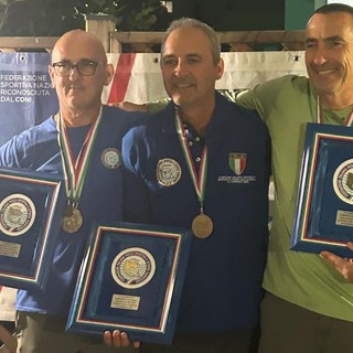 Il racconigese Domenico Taricco (al centro) neo campione italiano di Pesca a Mosca Il racconigese Domenico Taricco (al centro) neo campione italiano di Pesca a Mosca