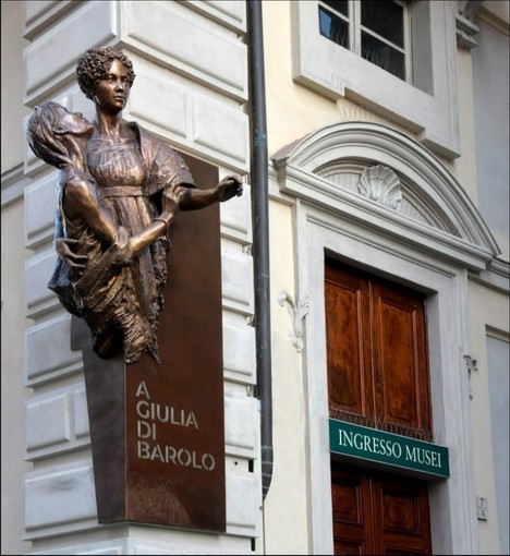 La statua dedicata a Giulia di Barolo, sulla facciata del Palazzo omonimo a Torino, inaugurata il 17 gennaio (Foto di Gianluca Platania) La statua dedicata a Giulia di Barolo, sulla facciata del Palazzo omonimo a Torino, inaugurata il 17 gennaio (Foto di Gianluca Platania)