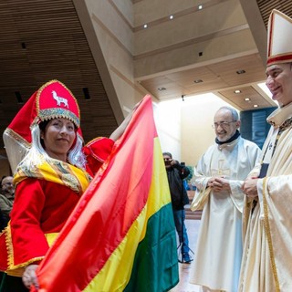 La festa dei popoli a Torino con il cardinale Repole (foto di Mihai Bursuc) La festa dei popoli a Torino con il cardinale Repole (foto di Mihai Bursuc)