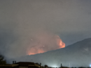 Una foto scattata alle 3.30 di stanotte sulla situazione dell'incendio boschivo (Foto: Cristiano Artusio, Irene Valt Rubiolo)