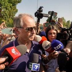 Mario Roggero all'arrivo in carcere, nel luglio scorso (foto Adnkronos) Mario Roggero all'arrivo in carcere, nel luglio scorso (foto Adnkronos)