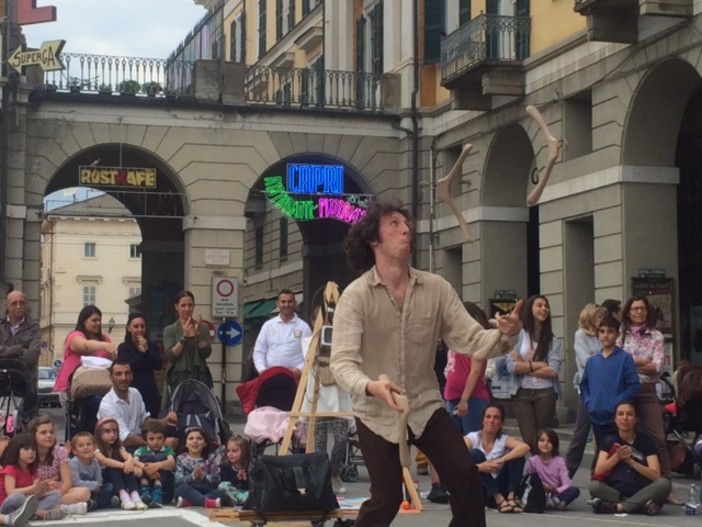 A Cuneo la 16ª edizione del festival di arte di strada Shakabum A Cuneo la 16ª edizione del festival di arte di strada Shakabum