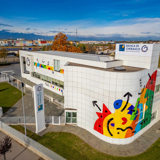 L'arte di Coco Cano colora la sede della Banca di Cherasco