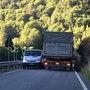 Statale 21, lettore segnala una strettoia pericolosa: "Rischio frontali con i Tir"