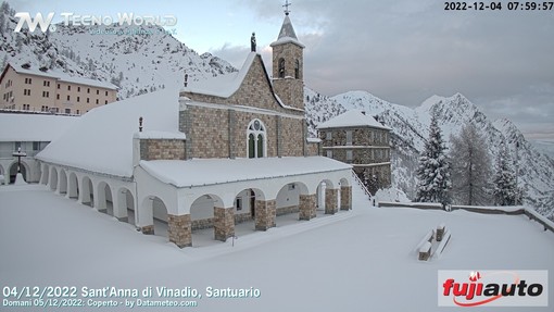 Lo spettacolo dei paesaggi imbiancati: più di mezzo metro di neve nelle valli Vermenagna e Gesso