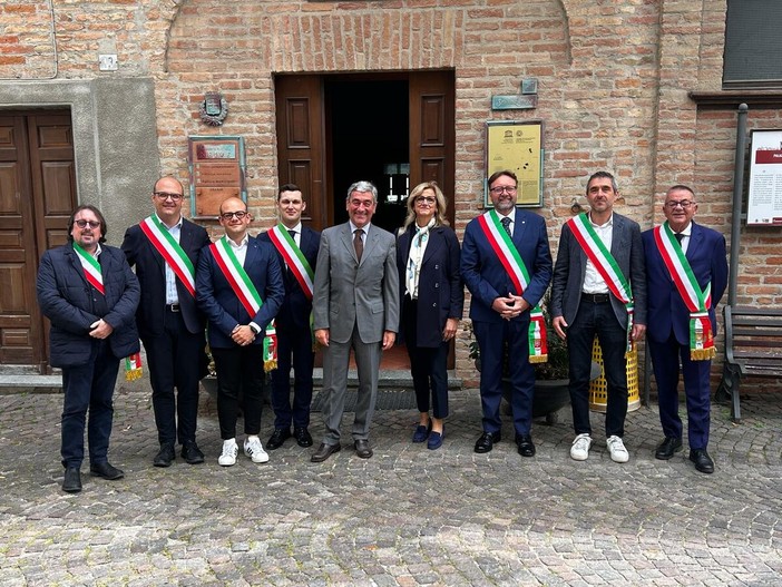 Sicurezza, Pnrr e caporalato: i sindaci delle Langhe incontrano prefetto e questore a Neive Sicurezza, Pnrr e caporalato: i sindaci delle Langhe incontrano prefetto e questore a Neive
