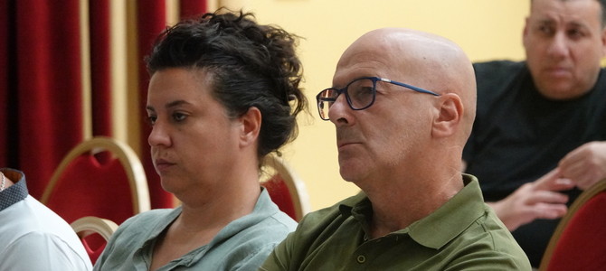 La team manager Silvia Canale e il DS Paolo Brugiafreddo durante la presentazione dei calendari