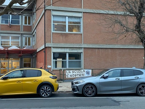 Alba, dall’Amministrazione ferma condanna degli striscioni affissi presso gli istituti scolastici superiori cittadini