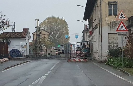 I lavori per il nuovo ponte di via Alba, sul torrente Mellea, si protrarranno fino alla primavera I lavori per il nuovo ponte di via Alba, sul torrente Mellea, si protrarranno fino alla primavera