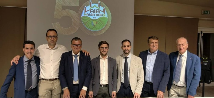 Foto di gruppo, da sx Mario Delli Calici (vice presidente AIA Alba-Bra), Davide Tibaldi (Ass. Sport Comune di Alba), Daniele Sobrero (Consigliere regionale Piemonte), Alberto Gatto (Sindaco di Alba), Fabio Cassella (Presidente AIA Alba-Bra), Paolo Calcagno (Presidente Comitato Piemonte-Valle d'Aosta AIA), Pier Giorgio Alesso (Presidente onorario AIA Alba-Bra)