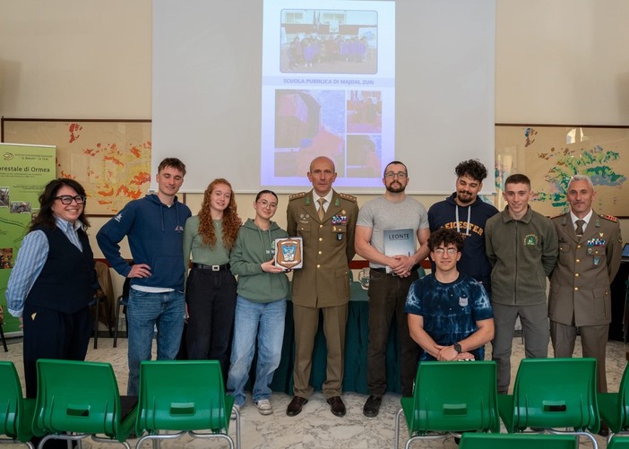 Prevenzione dei conflitti, il II Reggimento Alpini e il suo comandante ospiti alla Scuola Forestale di Ormea Prevenzione dei conflitti, il II Reggimento Alpini e il suo comandante ospiti alla Scuola Forestale di Ormea