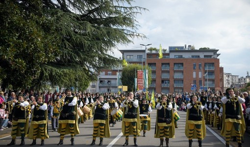 Gli Sbandieratori e Musici del Borgo Moretta portano Alba al Carnevale di Sesto San Giovanni