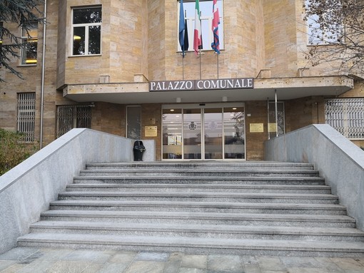 Il municipio di Santo Stefano Belbo Il municipio di Santo Stefano Belbo