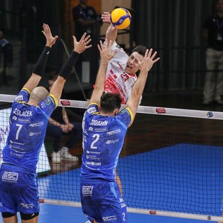 Mandiraci sul muro di Cuneo: il turco è stato Mvp dell'incontro (Foto Giraudo-Bramardi)