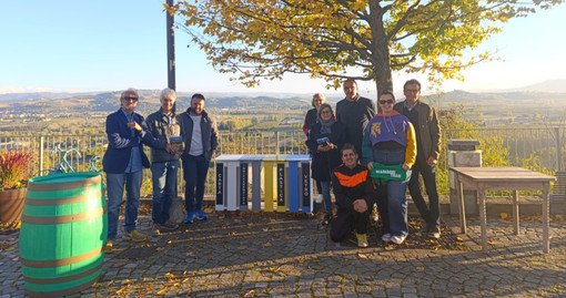 Alba: sul Belvedere a Scaparoni nuovi cassonetti in legno per la raccolta differenziata