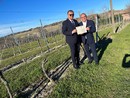 Il consigliere Sobrero con il Sindaco di Castagnole Lanze, Carlo Mancuso, in occasione dell'iniziativa "Adotta un filare"