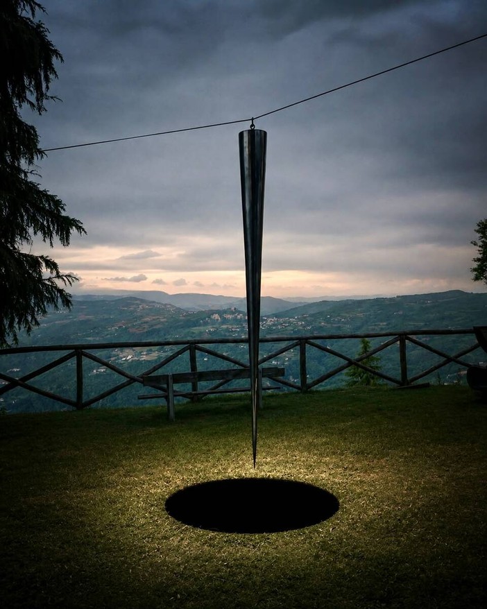 A Mombarcaro il primo "Notturno" tra stelle e land art: inaugurata "Sospensione gravitazionale" A Mombarcaro il primo "Notturno" tra stelle e land art: inaugurata "Sospensione gravitazionale"
