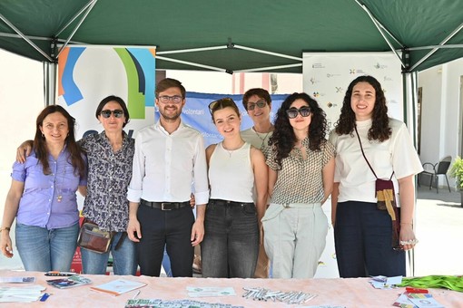 Un momento del Salone del Volontariato con la presenza del sindaco di Alba Alberto Gatto Un momento del Salone del Volontariato con la presenza del sindaco di Alba Alberto Gatto