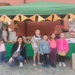 Piozzo, la bancarella della scuola dell'infanzia alla Fiera della Zucca