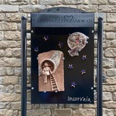 Una delle installazioni artistiche della Sternia canellese, percorso interamente dedicato agli innamorati