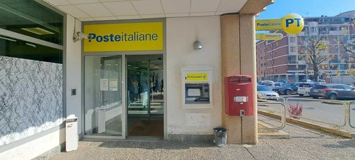 Saluzzo: danneggia l'ATM dell'ufficio postale con un'ascia, denunciato 27enne pachistano