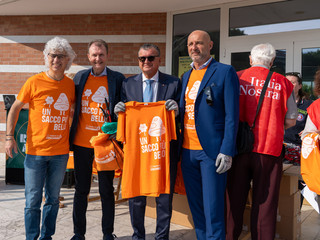 Alba: volontari in partenza dal Palazzo Mostre e Congressi