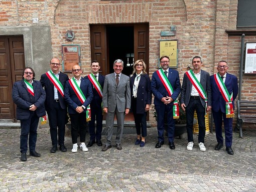 Sicurezza, Pnrr e caporalato: i sindaci delle Langhe incontrano prefetto e questore a Neive Sicurezza, Pnrr e caporalato: i sindaci delle Langhe incontrano prefetto e questore a Neive