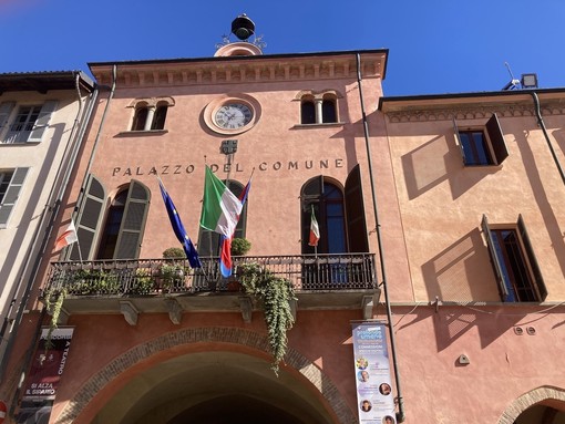 Alba, al via i saggi stratigrafici sulla facciata del Palazzo comunale: primo passo verso il restauro Alba, al via i saggi stratigrafici sulla facciata del Palazzo comunale: primo passo verso il restauro