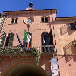 Alba, al via i saggi stratigrafici sulla facciata del Palazzo comunale: primo passo verso il restauro Alba, al via i saggi stratigrafici sulla facciata del Palazzo comunale: primo passo verso il restauro