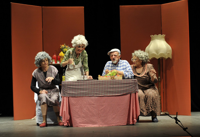 Cambio di programma al Teatro Salomone di Cherasco: domenica 22 febbraio in scena "Siamo fuori di testa" al posto di "Tutto è bene quel che finisce bene"