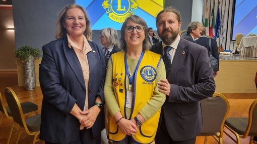 Silvia Gullino del LC Bra Host tra Mauro Imbrenda e Nicoletta Nati
