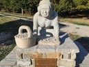 A Cossano Belbo inaugurata una nuova scultura dedicata alla “raccoglitrice di nocciole”